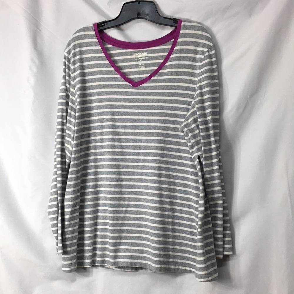Avenue Women’s Gray and White Striped Long-Sleeve Tee Size 14/16 Like-NEW